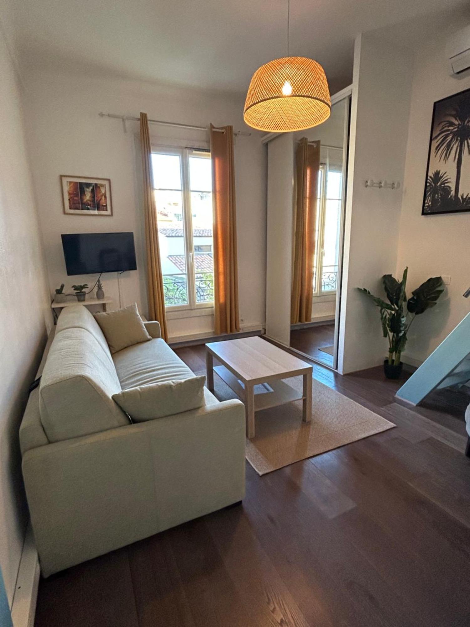 Studio Nice Buitenkant foto